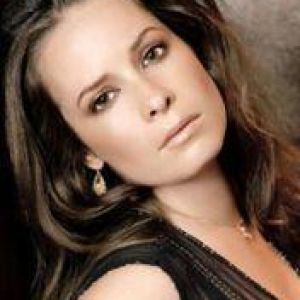 Holly Marie Combs 1