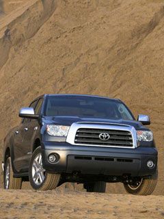 toyota-tundra-crew-max-front