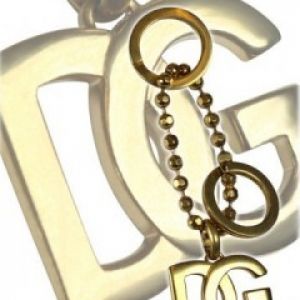 D G