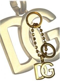 D G