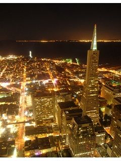 Pyramida Transamerica in San Francisco at night