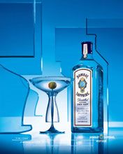 Modré Gin a Sklo
