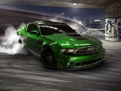 Zelené Muscle Auto v Akcii