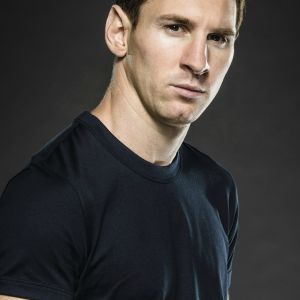 Lionel Messi v čiernom tričku