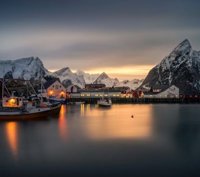 Scenická norská fjordová západ slnka